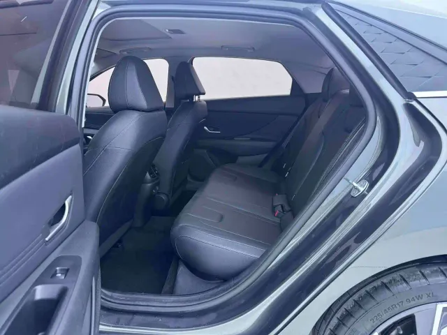 Hyundai Elantra — Фото автомобиля 18