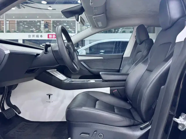 Tesla Model Y — Фото автомобиля 7