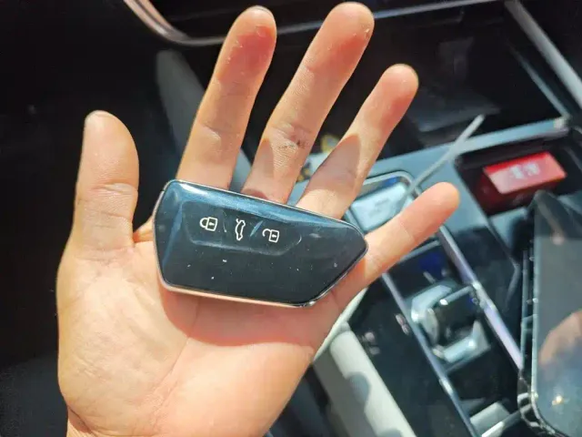 Volkswagen Teramont 2023 380TSI AWD Premium Luxury Edition — Фото автомобиля 11