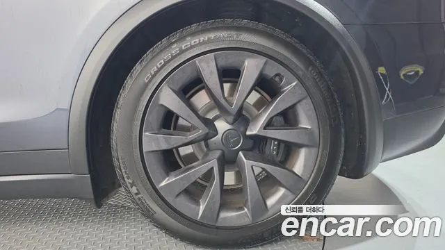 Tesla Model X — Фото автомобиля 21