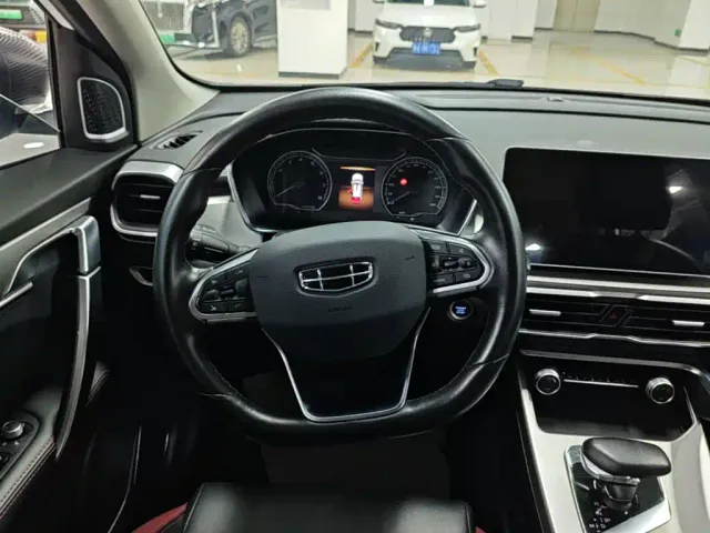 Geely Binyue — Фото автомобиля 10