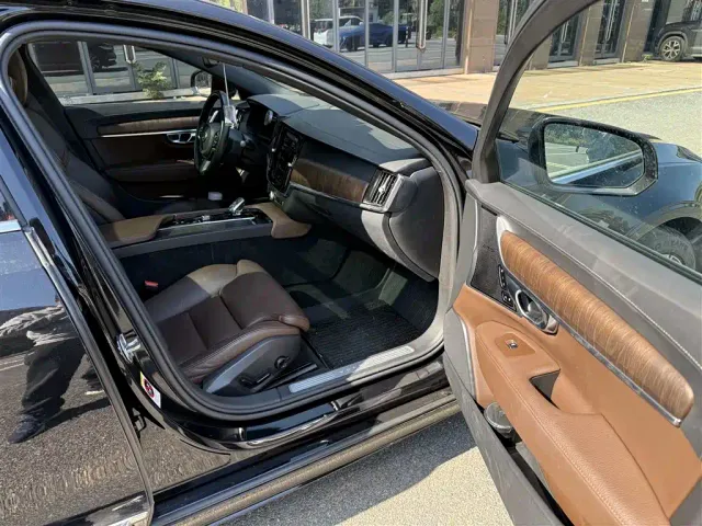 Volvo S90 — Фото автомобиля 10