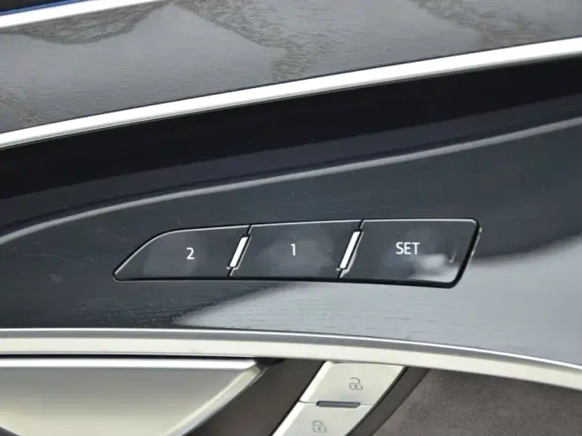 Audi A8 — Фото автомобиля 12
