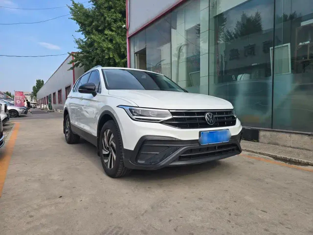 Volkswagen Tiguan L — Фото автомобиля 3