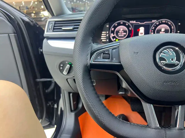Skoda Superb — Фото автомобиля 24