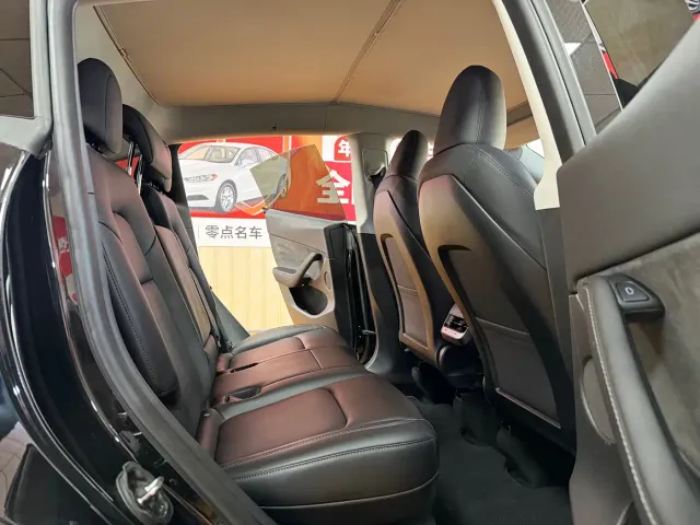 Tesla Model Y — Фото автомобиля 6