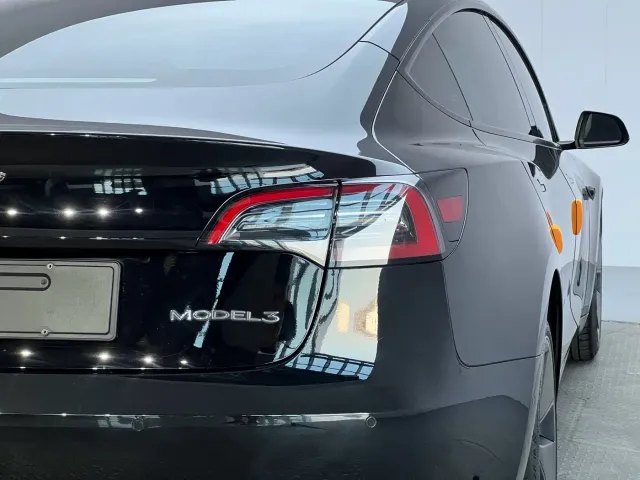 Tesla Model 3 — Фото автомобиля 27