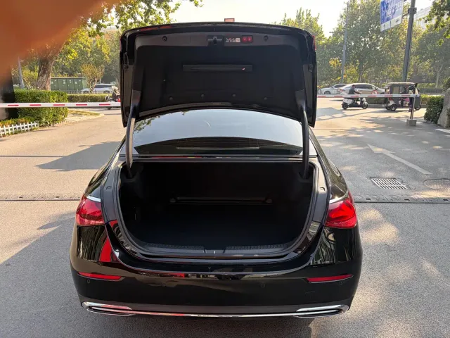 Mercedes-Benz E-Class — Фото автомобиля 11