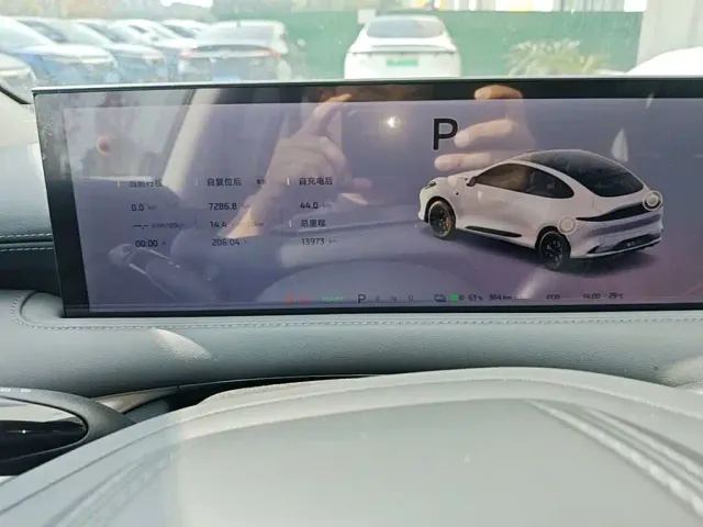 IM Motors LS6 — Фото автомобиля 11