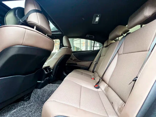 Lexus ES — Фото автомобиля 12