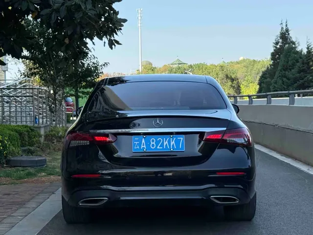 Mercedes-Benz E-Class — Фото автомобиля 4