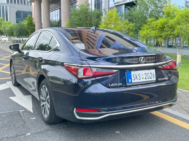 Lexus ES — Фото автомобиля 4