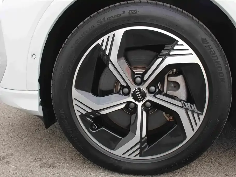Audi Audi Q4 e-tron 2024 40 e-tron Creation Edition — Фото автомобиля 9
