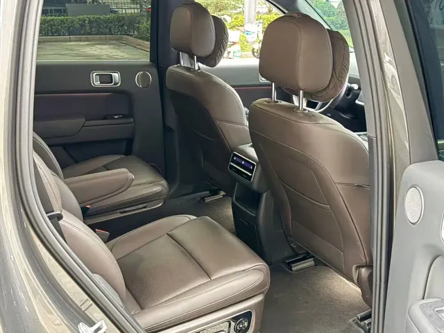 Li Auto L8 — Фото автомобиля 5