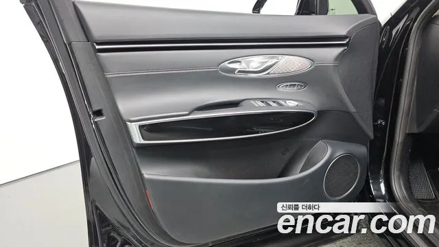 Genesis GV70 — Фото автомобиля 24