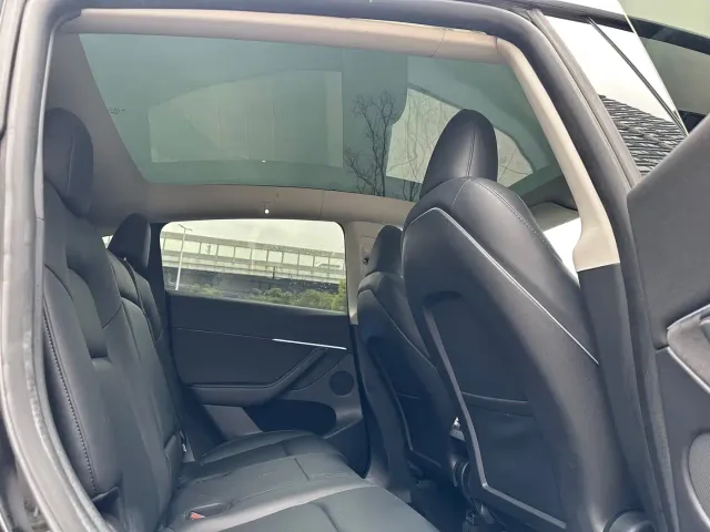Tesla Model Y — Фото автомобиля 10