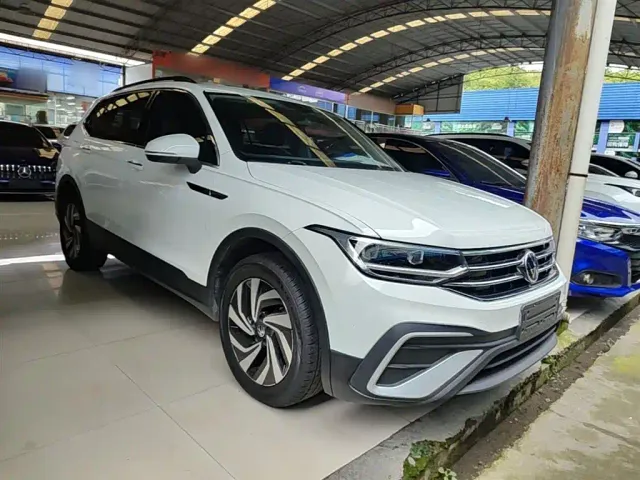 Volkswagen Tiguan L — Фото автомобиля 3