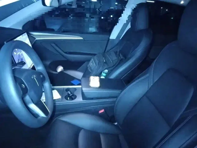 Tesla Model Y — Фото автомобиля 16