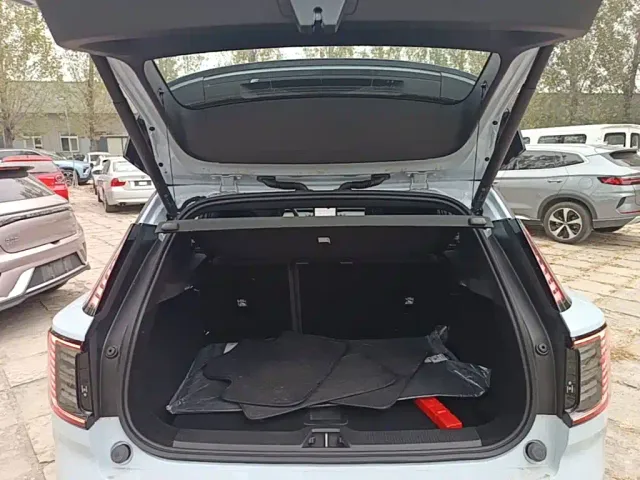 Volvo EX30 — Фото автомобиля 18