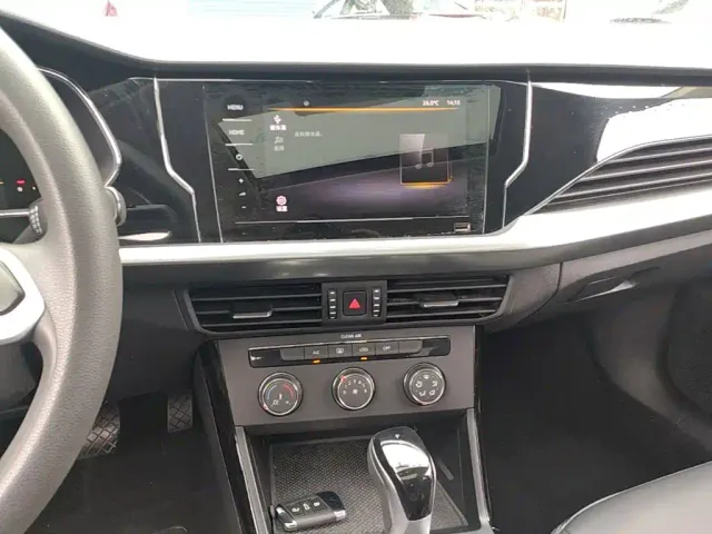 Volkswagen Passat — Фото автомобиля 12