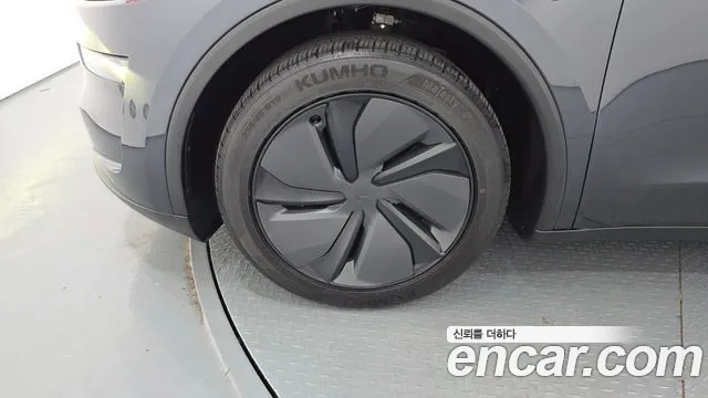 Tesla Model Y — Фото автомобиля 4