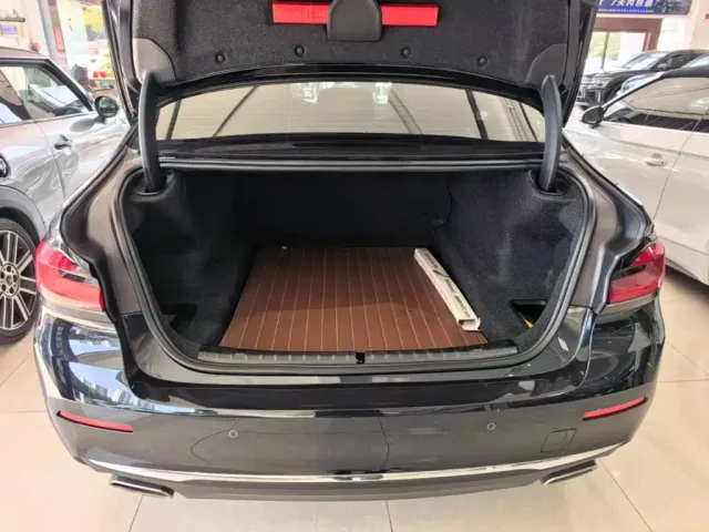 BMW 5 Series — Фото автомобиля 18