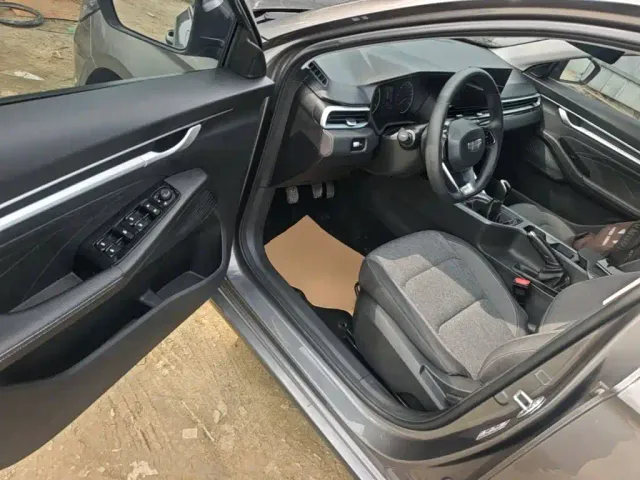 Geely Emgrand — Фото автомобиля 15