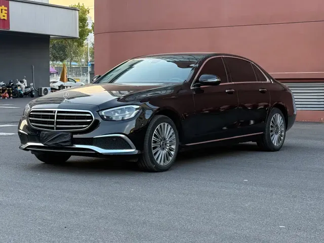 Mercedes-Benz E-Class — Фото автомобиля 3