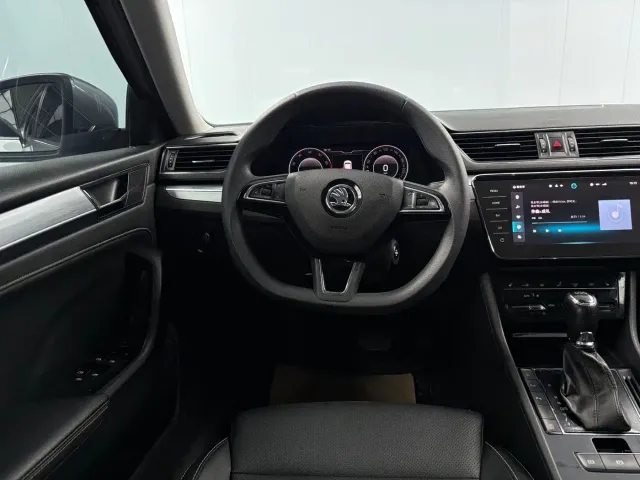 Skoda Superb — Фото автомобиля 6