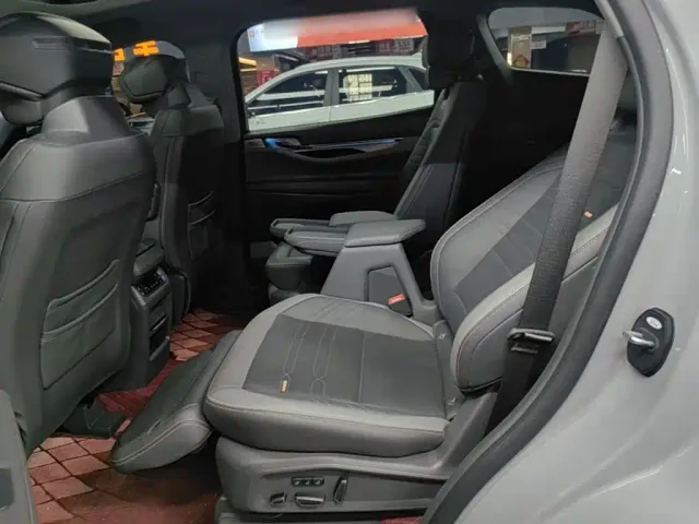 Ford Edge — Фото автомобиля 16