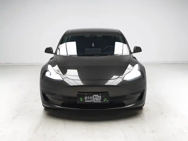 Tesla Model 3 — Фото автомобиля 2
