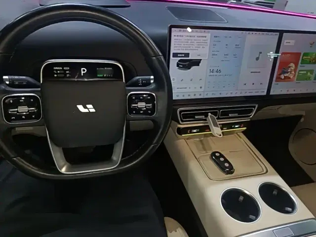 Li Auto L7 — Фото автомобиля 10