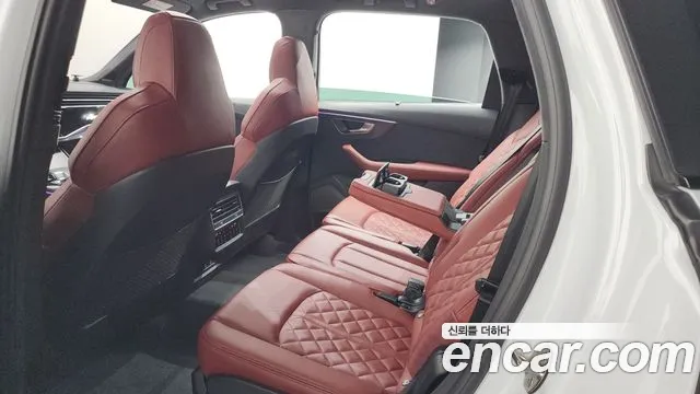 Audi SQ7 — Фото автомобиля 19