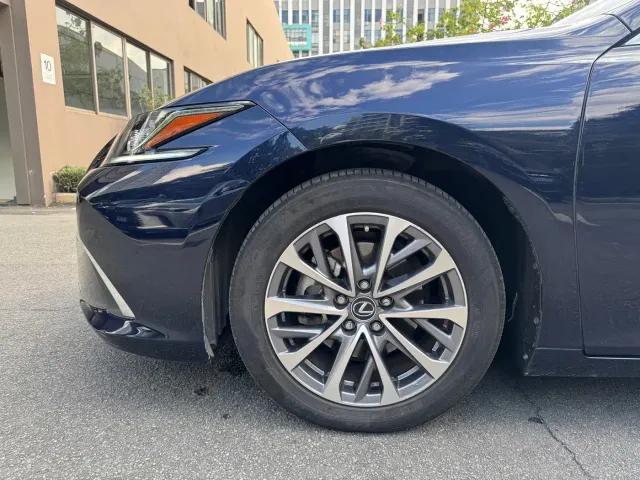 Lexus ES — Фото автомобиля 4