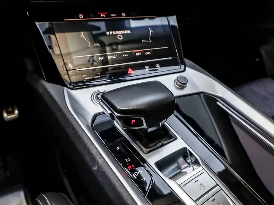 Audi Audi Q6 2024 40 TFSI quattro Cloud View Yulin Package 7-seater — Фото автомобиля 20