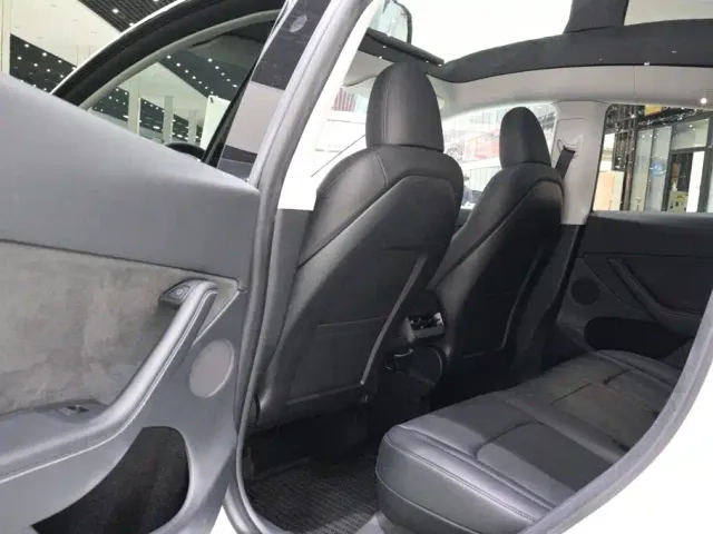 Tesla Model Y — Фото автомобиля 7