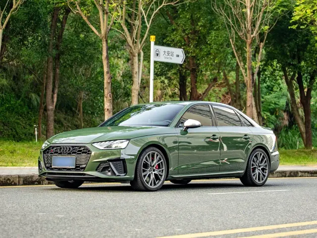 Фотография автомобиля — Audi S4