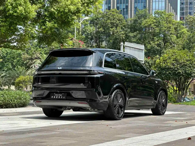 Li Auto L8 — Фото автомобиля 5