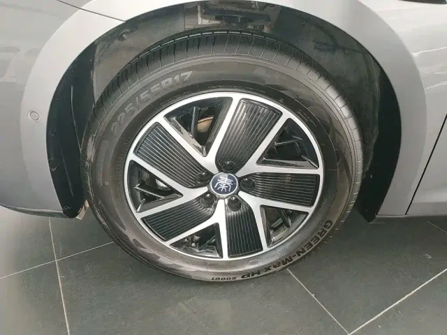 BYD Qin L — Фото автомобиля 24