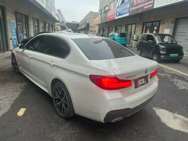 BMW 5 Series — Фото автомобиля 7