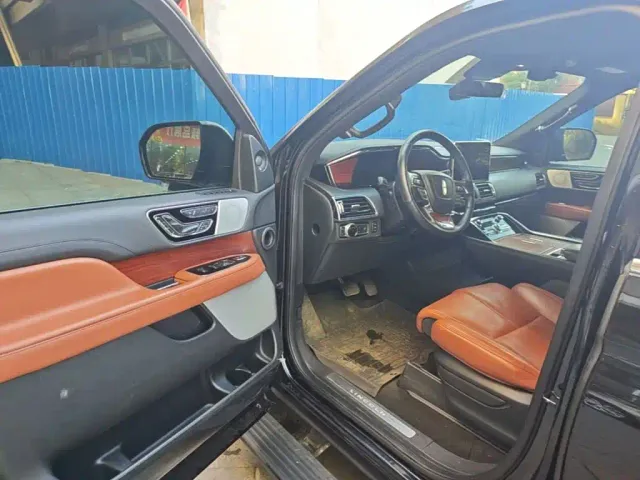 Lincoln Navigator — Фото автомобиля 19