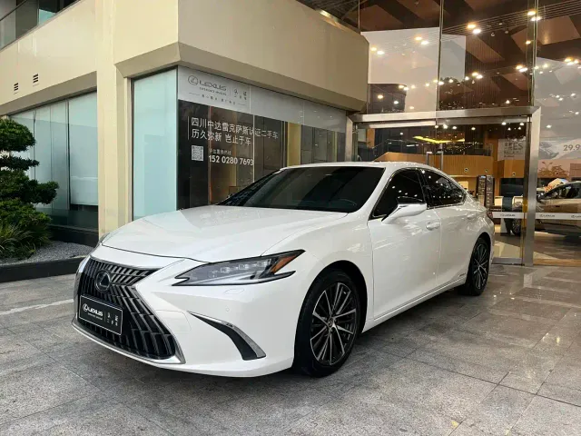 Lexus ES — Фото автомобиля 2