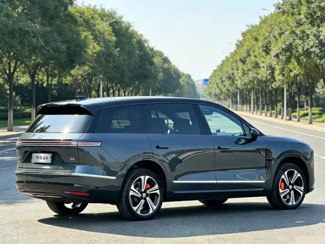 Nio ES8 — Фото автомобиля 5