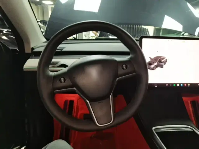 Tesla Model Y — Фото автомобиля 10