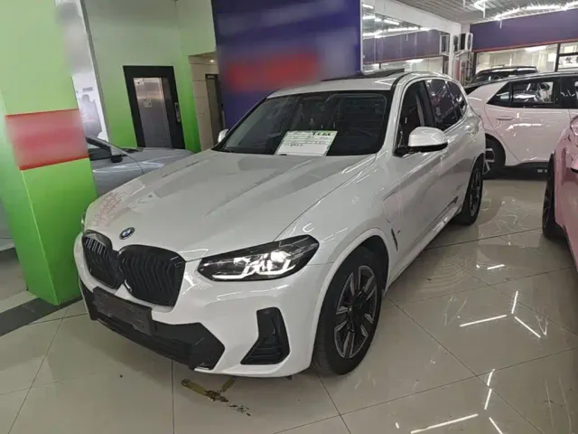 Фотография автомобиля — BMW iX3