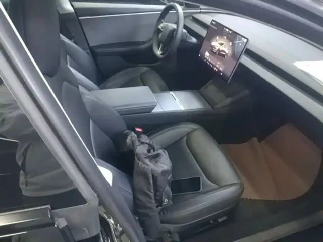 Tesla Model 3 — Фото автомобиля 24