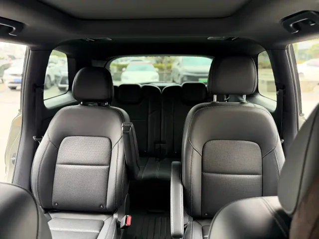 Li Auto ONE — Фото автомобиля 8