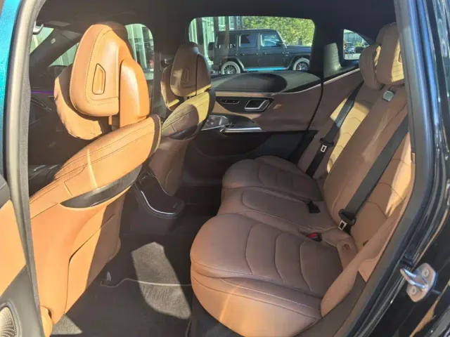 Mercedes-Benz E-Class — Фото автомобиля 12