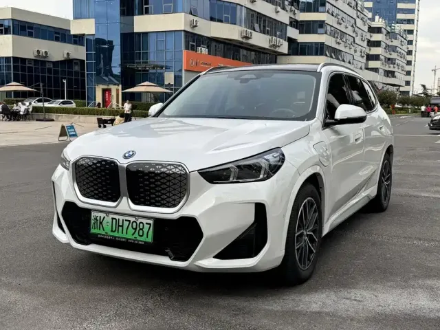 Фотография автомобиля — BMW iX1