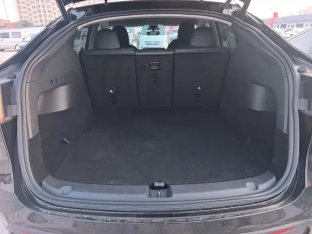 Tesla Model Y — Фото автомобиля 18
